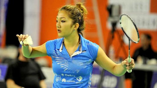 仅掀起了足 仅掀起了足