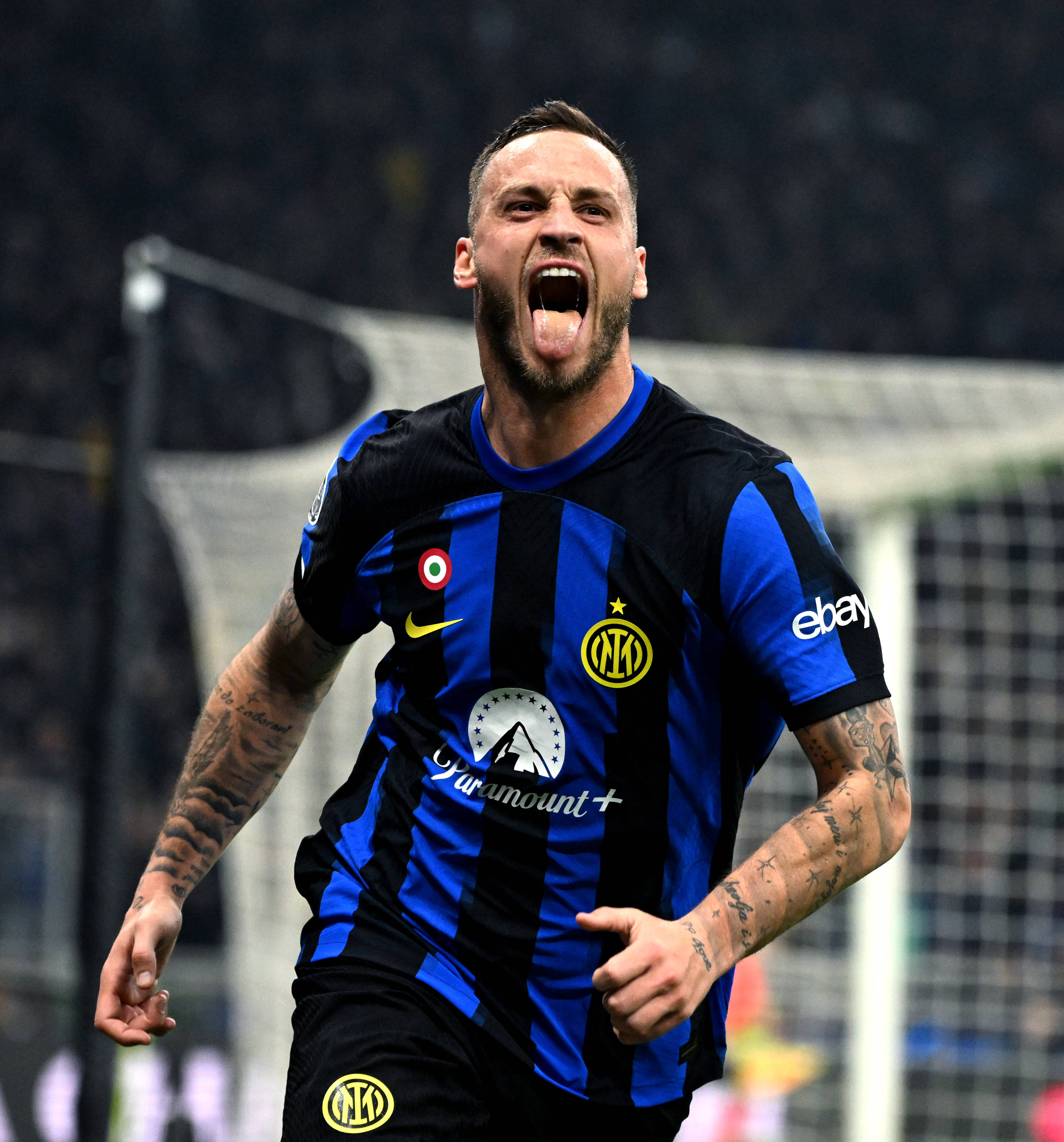 中以直塞击 中以直塞击